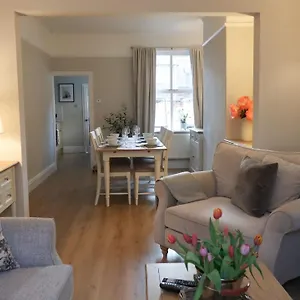 Luxury Living Outside The Walls - Sleeps Six! Holiday home