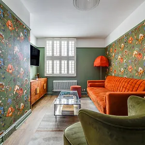 Insta-worthy Loft On Historic Rows, Sleeps 4 & Free Parking Apartment